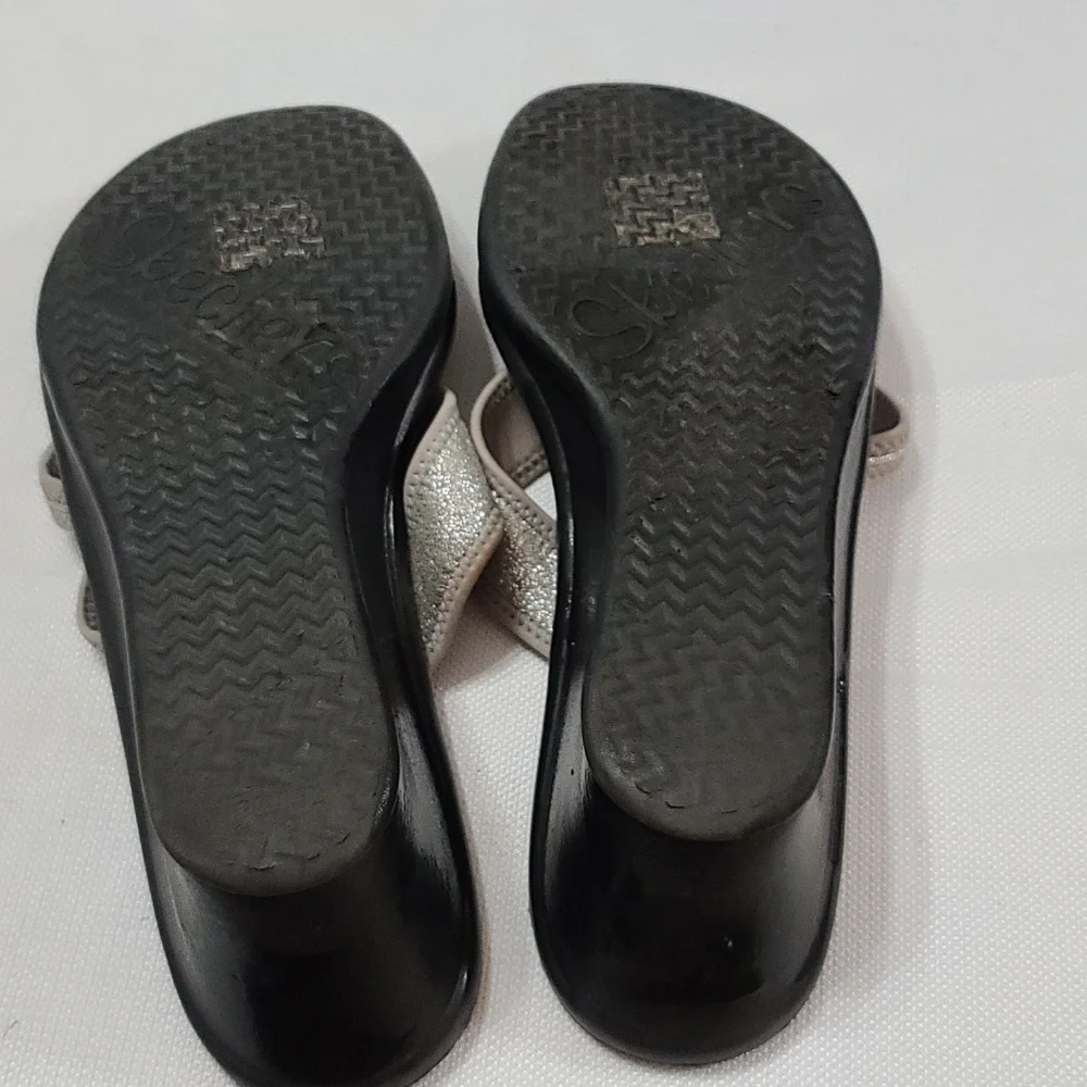 Skechers Womens Wedge‎ Sandals Strappy Shimmery Silver Approx Sz 10 GUC READ